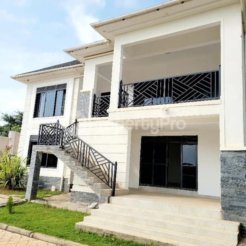 5 bedroom Villa for sale Kitende kaga Entebbe road  Kampala Central Kampala Central - 2