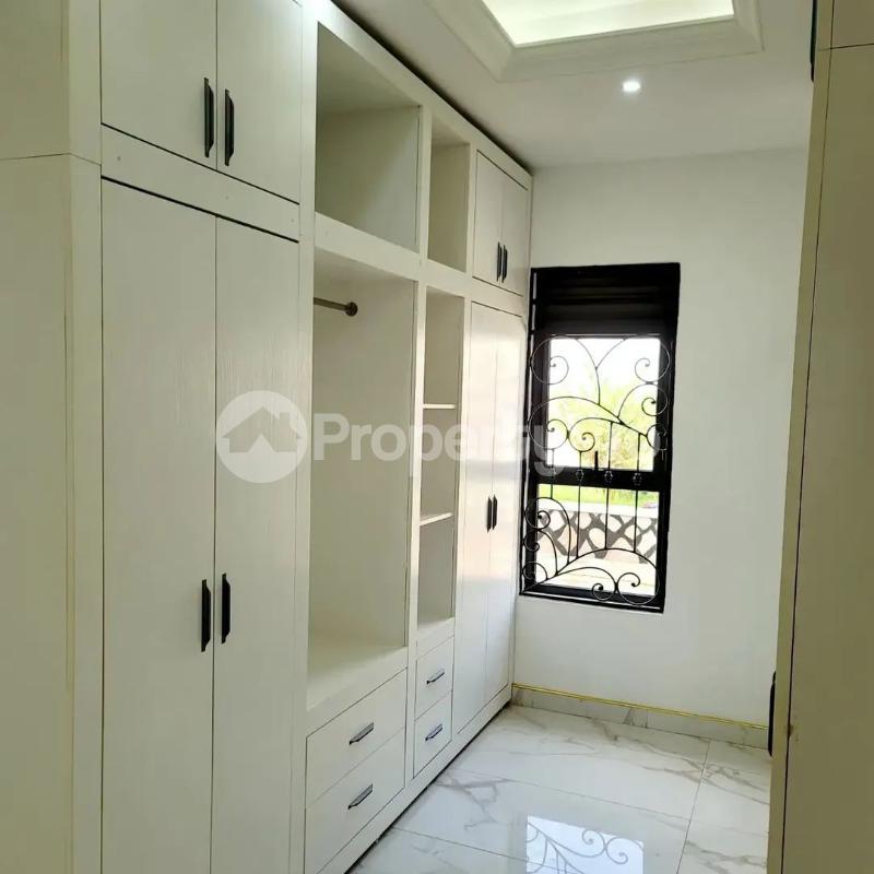 5 bedroom Villa for sale Kitende kaga Entebbe road  Kampala Central Kampala Central - 9