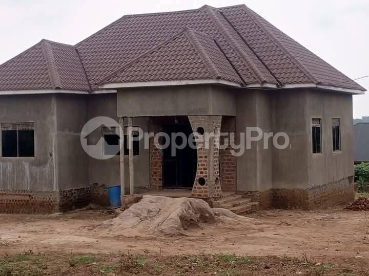3 bedroom Villa for sale Matuga miggade Kawempe Wakiso Central - 2
