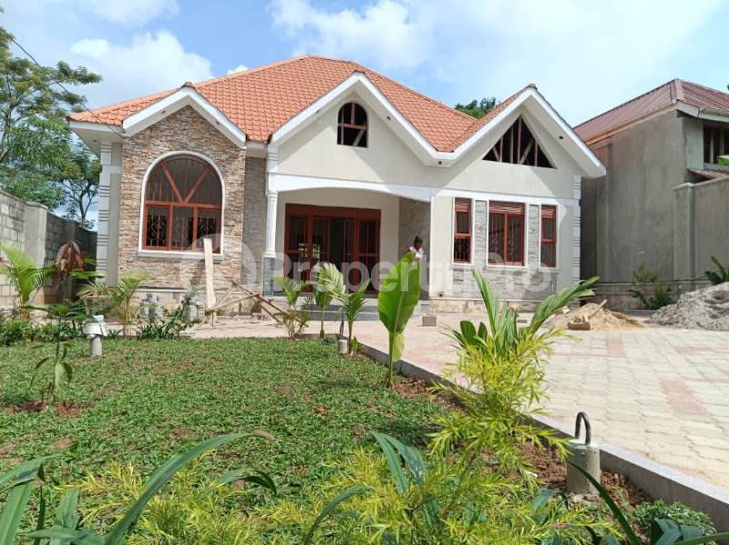 3 bedroom Villa for sale Seeta namilyango road  Goma Mukono Central - 3