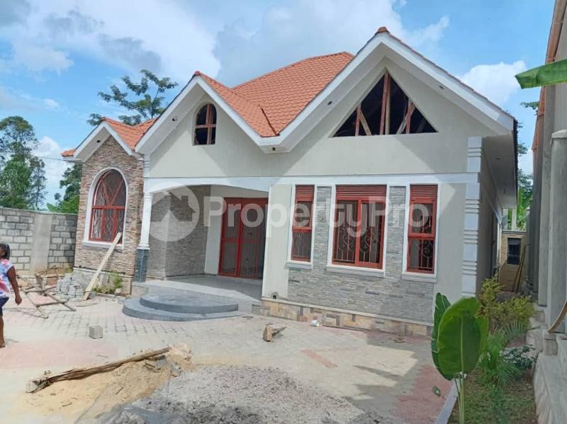 3 bedroom Villa for sale Seeta namilyango road  Goma Mukono Central - 4