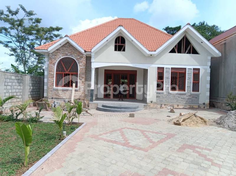 3 bedroom Villa for sale Seeta namilyango road  Goma Mukono Central - 1