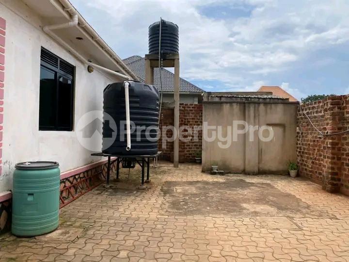 4 bedroom Bungalow Apartment for sale Gayaza road  Kampala Central Kampala Central - 1