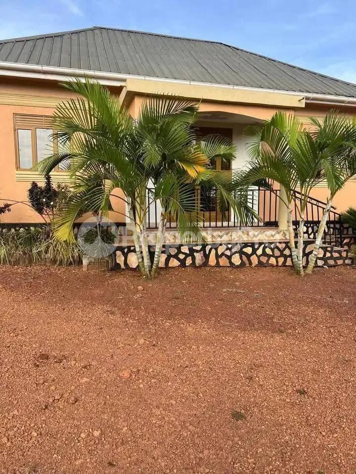 4 bedroom Villa for sale Wakiso kakiri hoima road Masulita Wakiso Central - 0