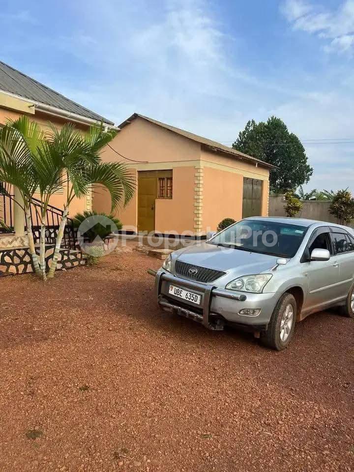 4 bedroom Villa for sale Wakiso kakiri hoima road Masulita Wakiso Central - 4