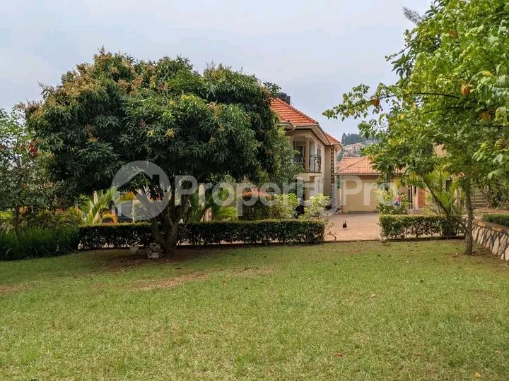 5 bedroom Bungalow Apartment for sale Bwebajja akright estate  Kampala Central Kampala Central - 9