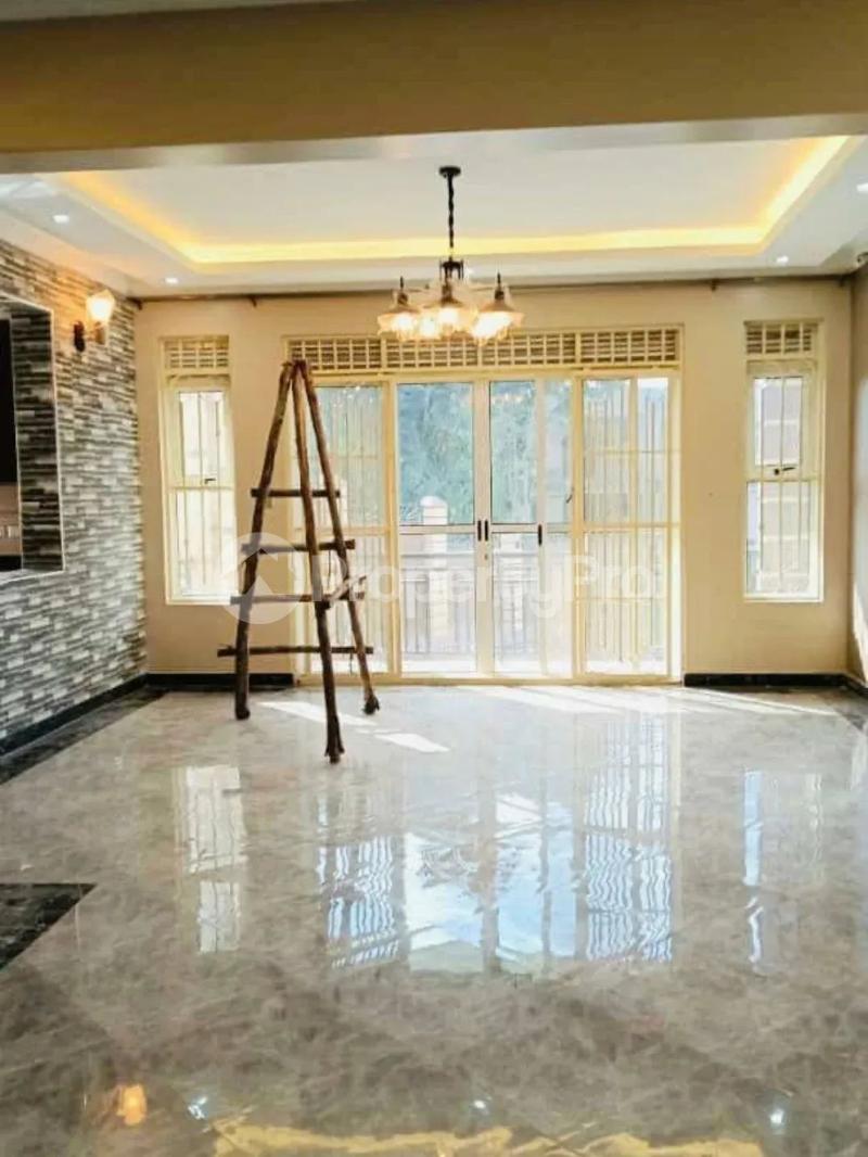 6 bedroom Villa for sale Bwebajja akright estate Entebbe road  Kampala Central Kampala Central - 5