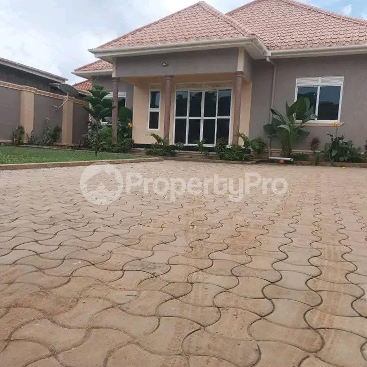 4 bedroom Bungalow Apartment for sale Gayaza road  Kampala Central Kampala Central - 0