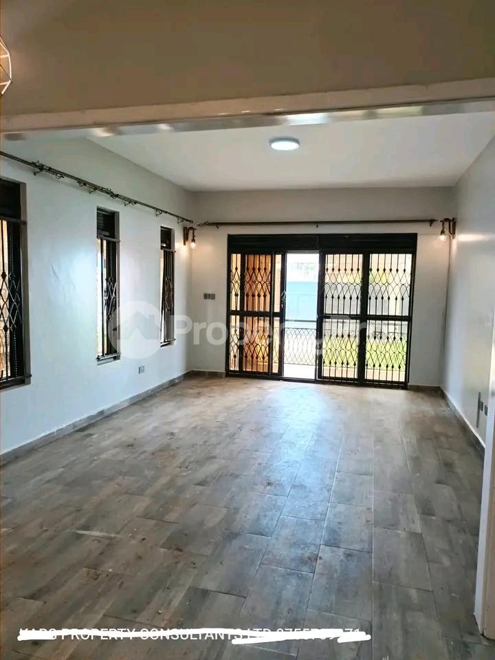 4 bedroom Bungalow Apartment for sale Entebbe road  Kampala Central Kampala Central - 1
