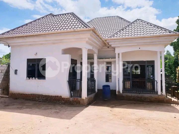 3 bedroom Bungalow Apartment for sale Bujjiko mityana  Kampala Central Kampala Central - 5