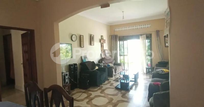 3 bedroom Villa for sale Bulamu mityana road  Nsangi Wakiso Central - 5