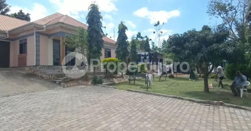 3 bedroom Villa for sale Bulamu mityana road  Nsangi Wakiso Central - 3