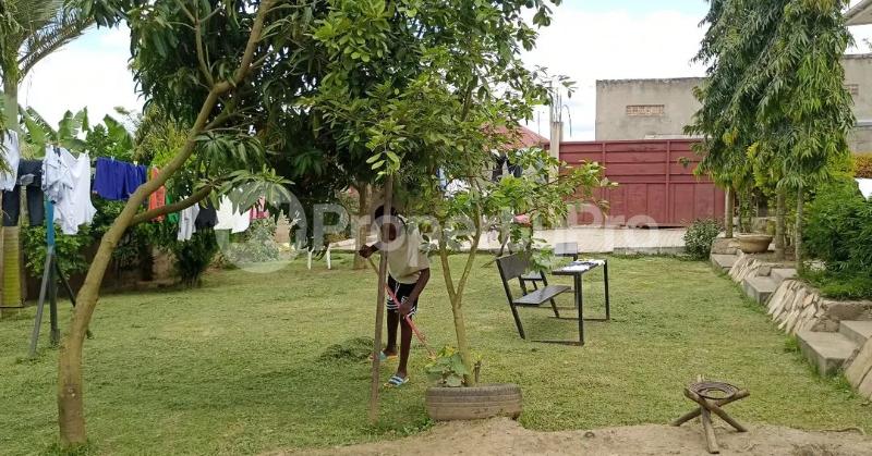 3 bedroom Villa for sale Bulamu mityana road  Nsangi Wakiso Central - 8