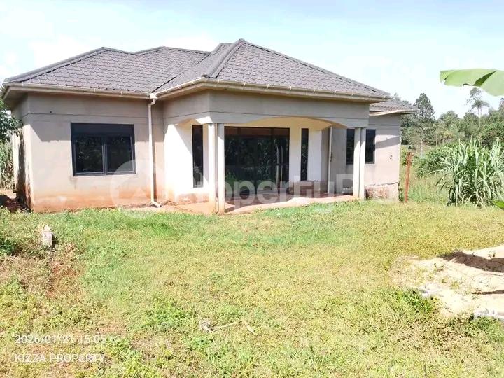 3 bedroom Bungalow Apartment for sale Buloba mityana road  Gayaza Wakiso Central - 0