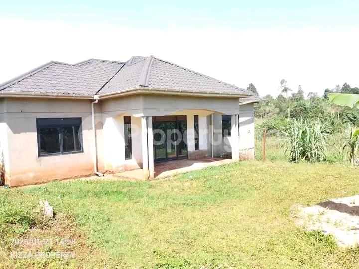 3 bedroom Bungalow Apartment for sale Buloba mityana road  Gayaza Wakiso Central - 1