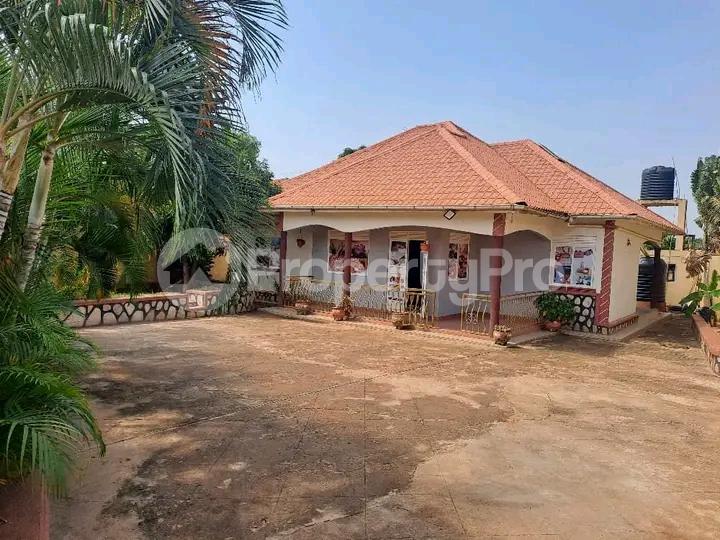 4 bedroom Bungalow Apartment for sale Najjera road  Kampala Central Kampala Central - 2