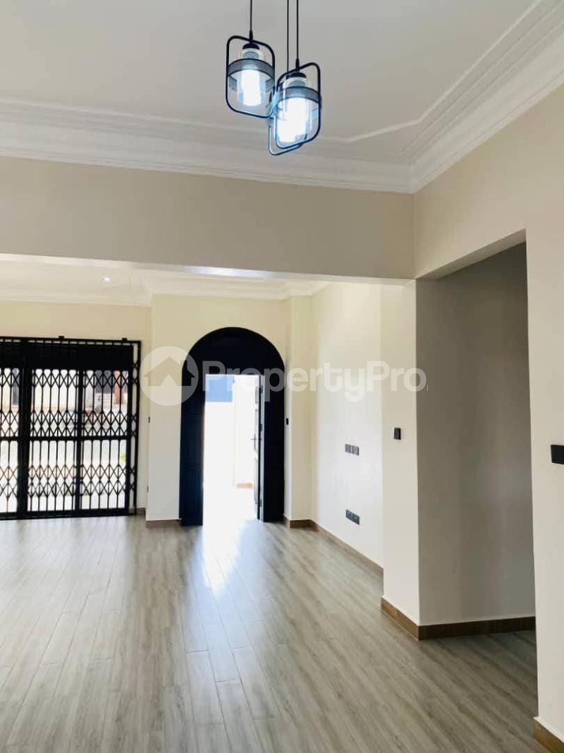 4 bedroom Villa for sale Bwebajja Entebbe road  Kampala Central Kampala Central - 6