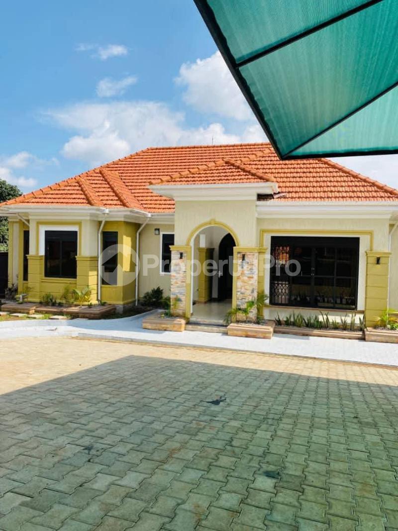 4 bedroom Villa for sale Bwebajja Entebbe road  Kampala Central Kampala Central - 1