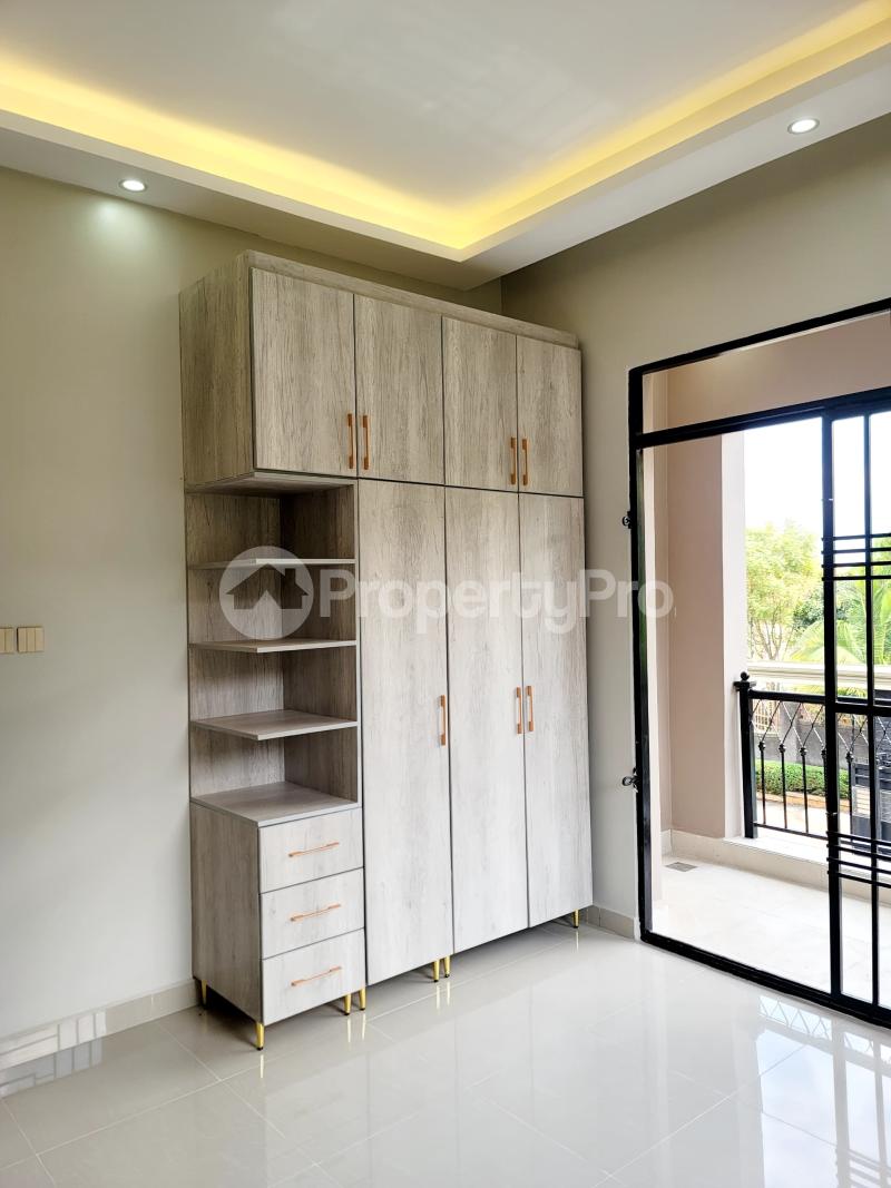 8 bedroom Villa for sale Bwebajja Entebbe road  Kampala Central Kampala Central - 8