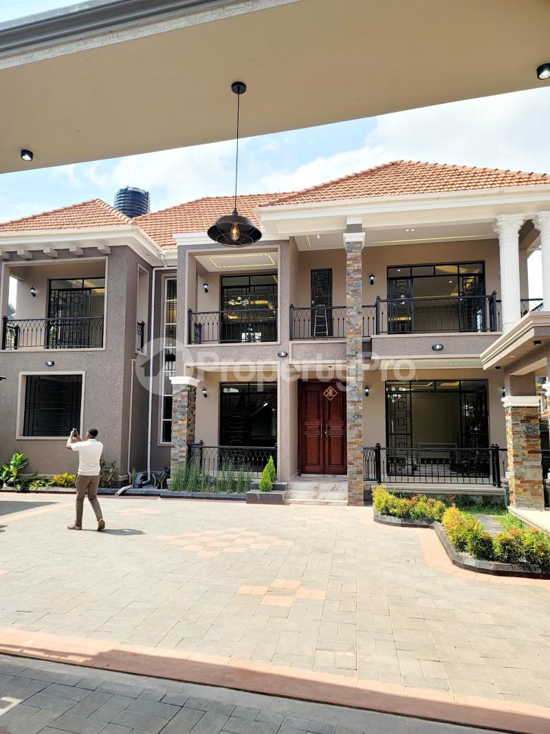8 bedroom Villa for sale Bwebajja Entebbe road  Kampala Central Kampala Central - 1
