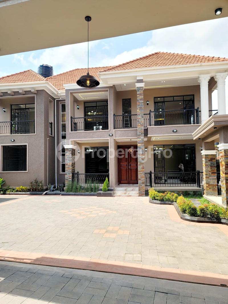 8 bedroom Villa for sale Bwebajja Entebbe road  Kampala Central Kampala Central - 0