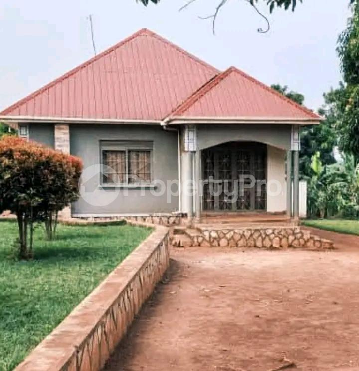 3 bedroom Bungalow Apartment for sale Gayaza busika  Kampala Central Kampala Central - 1