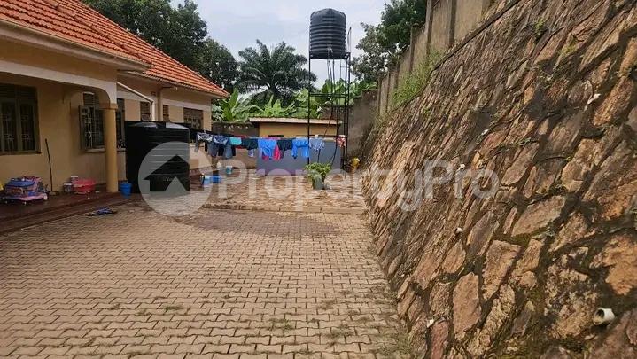 4 bedroom Bungalow Apartment for sale Mutundwe  Kampala Central Kampala Central - 3