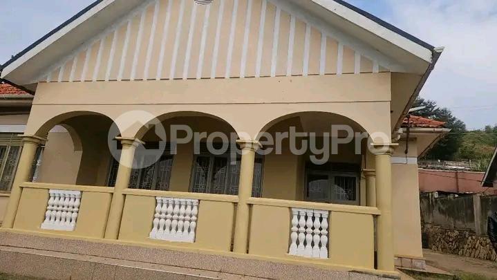 4 bedroom Bungalow Apartment for sale Mutundwe  Kampala Central Kampala Central - 1