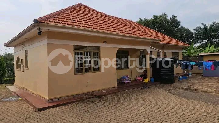 4 bedroom Bungalow Apartment for sale Mutundwe  Kampala Central Kampala Central - 2