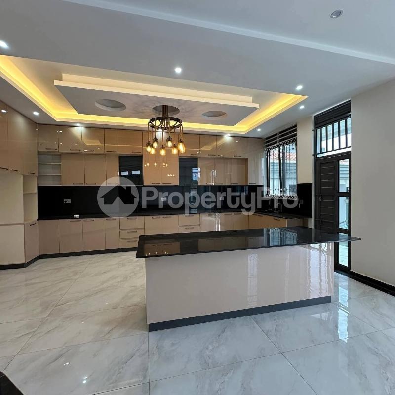 6 bedroom Villa for sale Kira mamerito road  Kira Wakiso Central - 9