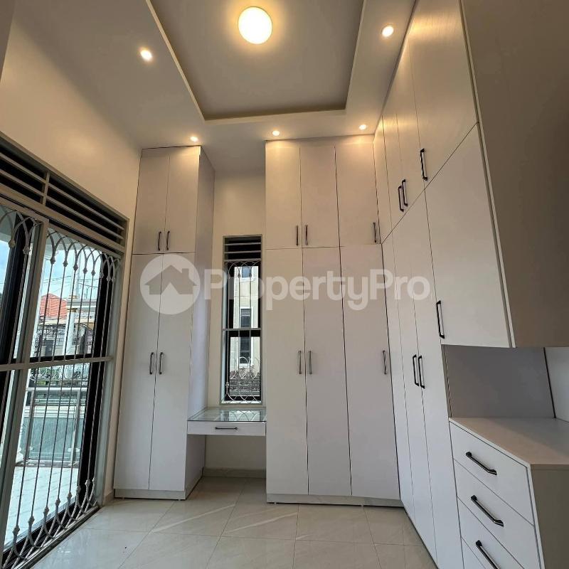 6 bedroom Villa for sale Kira mamerito road  Kira Wakiso Central - 4