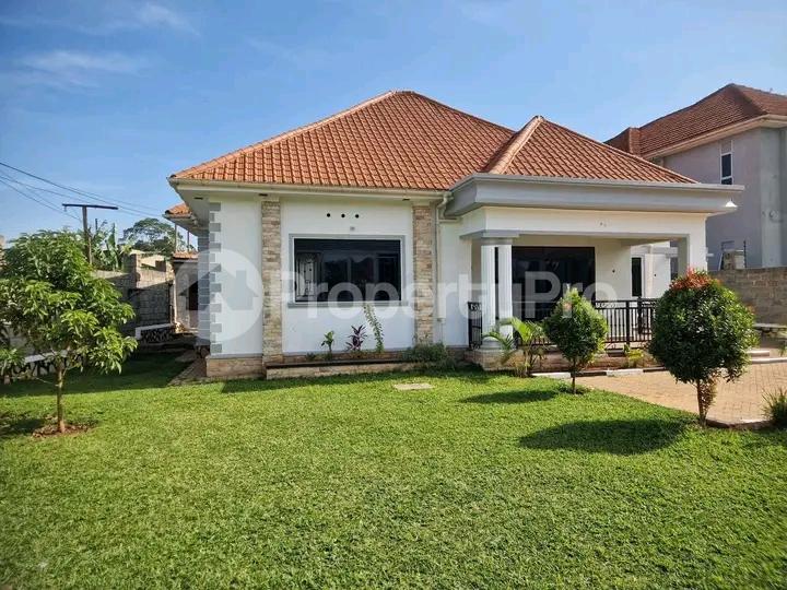4 bedroom Bungalow Apartment for sale Kira road  Kira Wakiso Central - 3