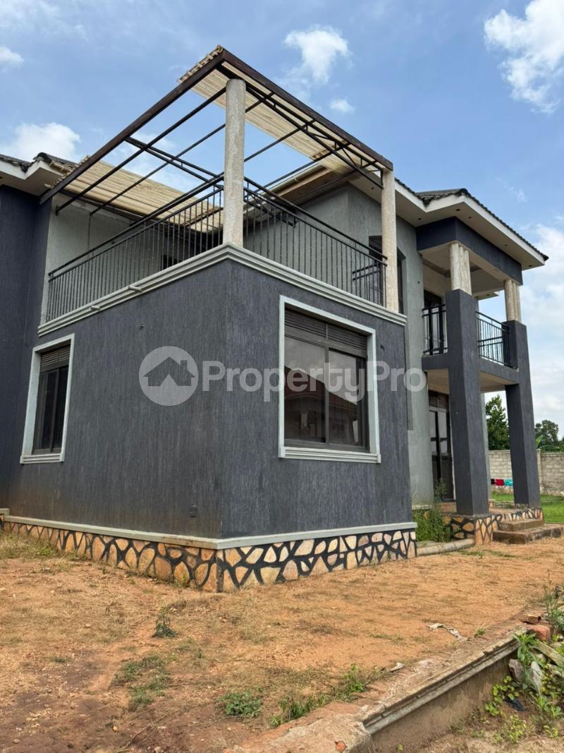 4 bedroom Villa for sale Kira kitukutwe  Kira Wakiso Central - 1