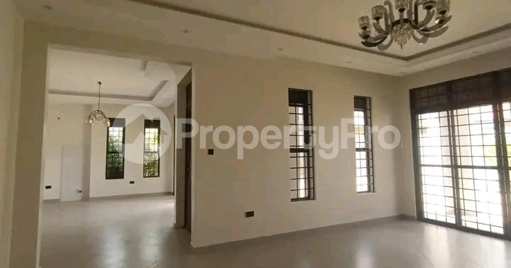 4 bedroom Bungalow Apartment for sale Kira road  Kira Wakiso Central - 3