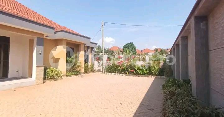 4 bedroom Bungalow Apartment for sale Kira road  Kampala Central Kampala Central - 2