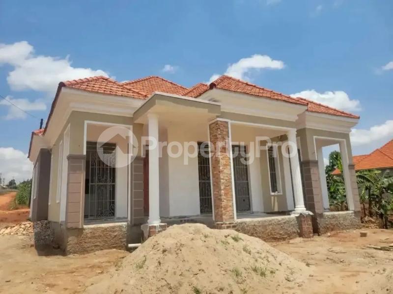 3 bedroom Villa for sale Kira nakwero near canan site Kira Wakiso Central
