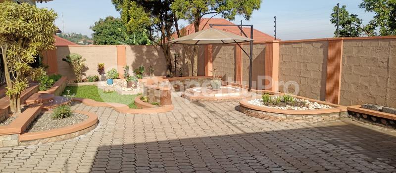 5 bedroom Villa for sale Kira nsasa jomayi estate  Kira Wakiso Central - 5