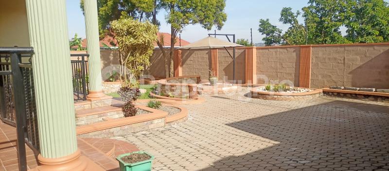 5 bedroom Villa for sale Kira nsasa jomayi estate  Kira Wakiso Central - 1