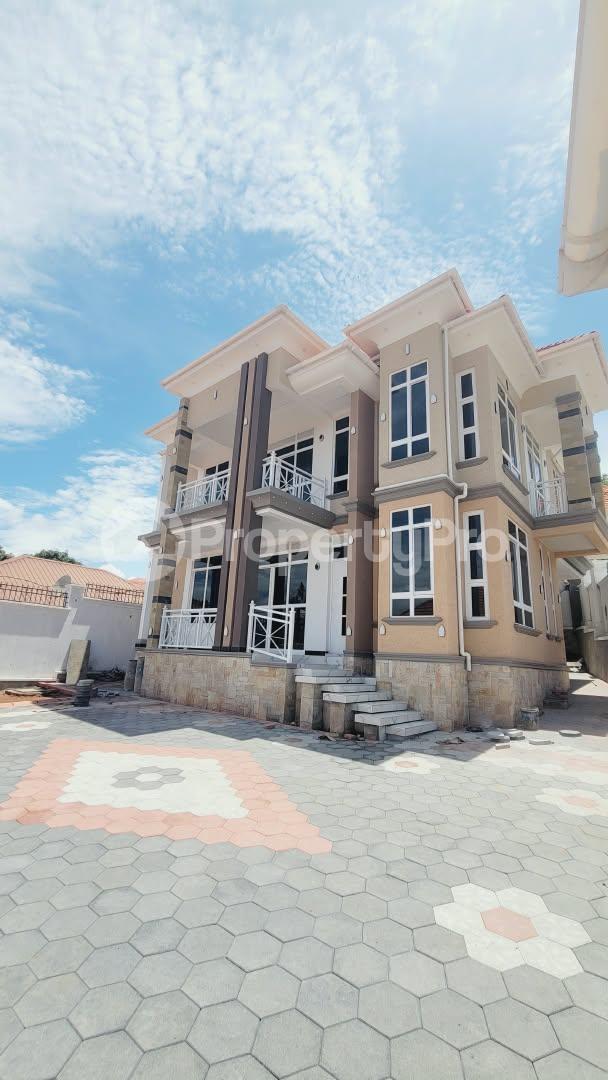 4 bedroom Villa for sale Kitende entebbe road  Kampala Central Kampala Central
