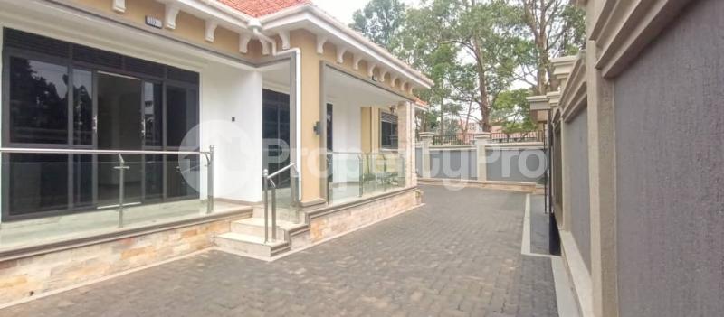 4 bedroom Villa for sale Kyaliwajjara namugongo road  Kira Wakiso Central - 8