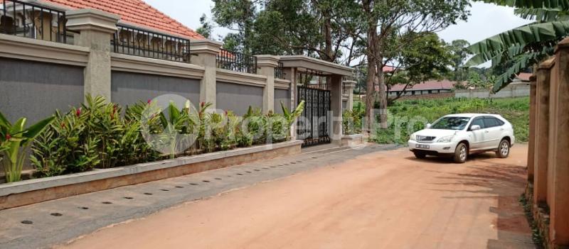 4 bedroom Villa for sale Kyaliwajjara namugongo road  Kira Wakiso Central - 12