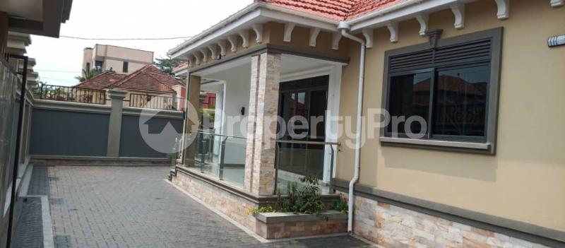 4 bedroom Villa for sale Kyaliwajjara namugongo road  Kira Wakiso Central - 2