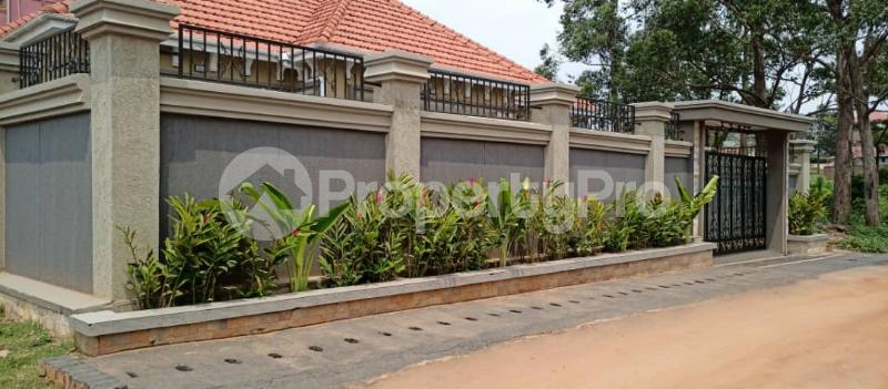 4 bedroom Villa for sale Kyaliwajjara namugongo road  Kira Wakiso Central - 0
