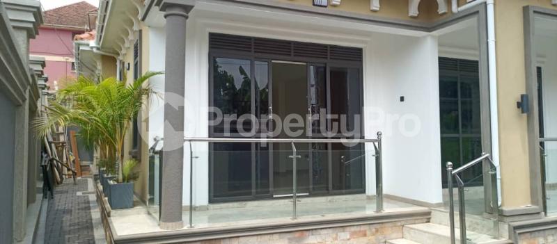 4 bedroom Villa for sale Kyaliwajjara namugongo road  Kira Wakiso Central - 4