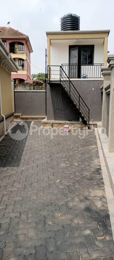 4 bedroom Villa for sale Kyaliwajjara namugongo road  Kira Wakiso Central - 10
