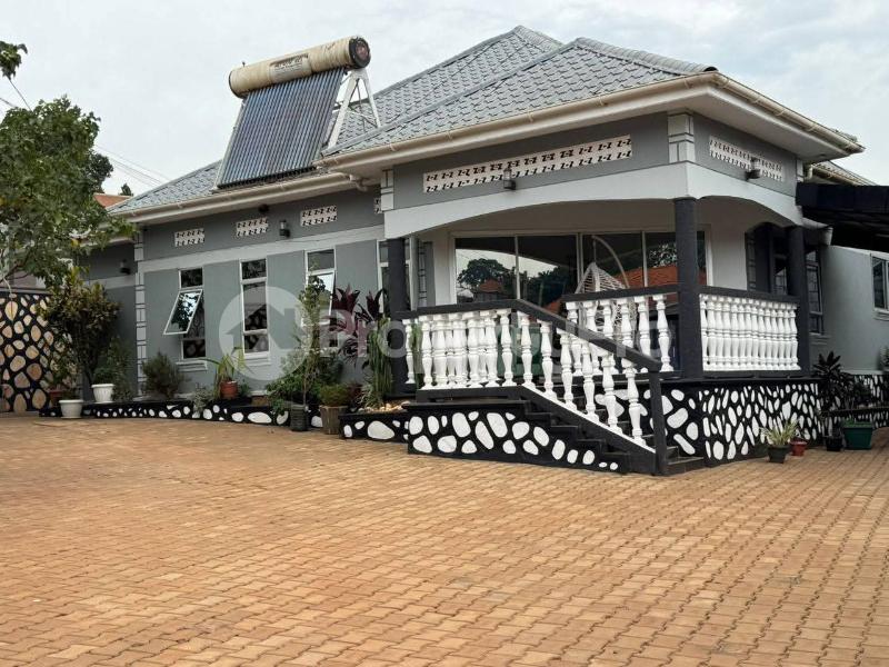 3 bedroom Bungalow Apartment for sale Kyanja road  Kampala Central Kampala Central - 1