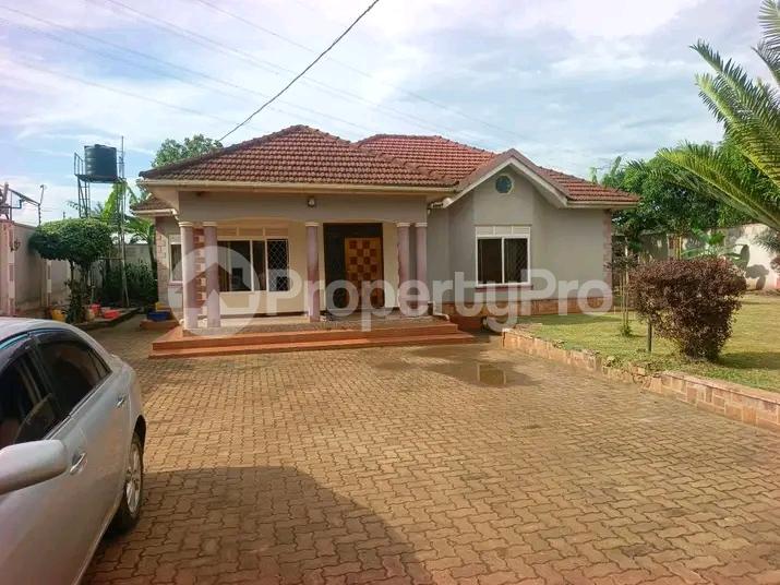 3 bedroom Bungalow Apartment for sale Najjera road  Kampala Central Kampala Central - 2