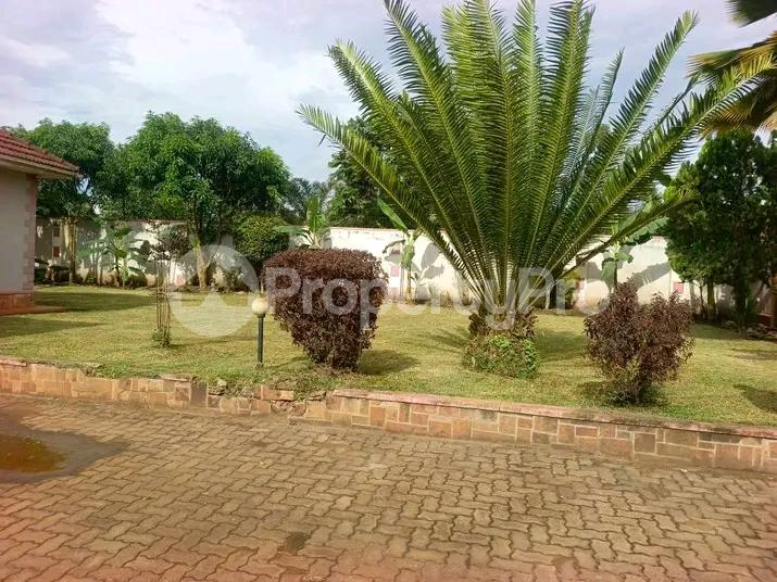 3 bedroom Bungalow Apartment for sale Najjera road  Kampala Central Kampala Central - 1