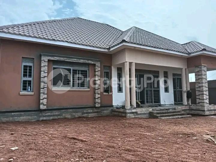 4 bedroom Bungalow Apartment for sale Mbalwa  Kampala Central Kampala Central - 2