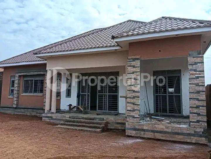 4 bedroom Bungalow Apartment for sale Mbalwa  Kampala Central Kampala Central - 1